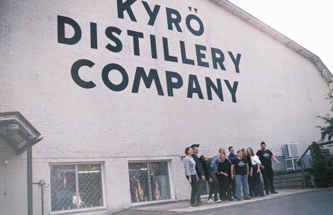 Tehtaan seinä, jossa lukee isolla Kyrö Distillery Company.