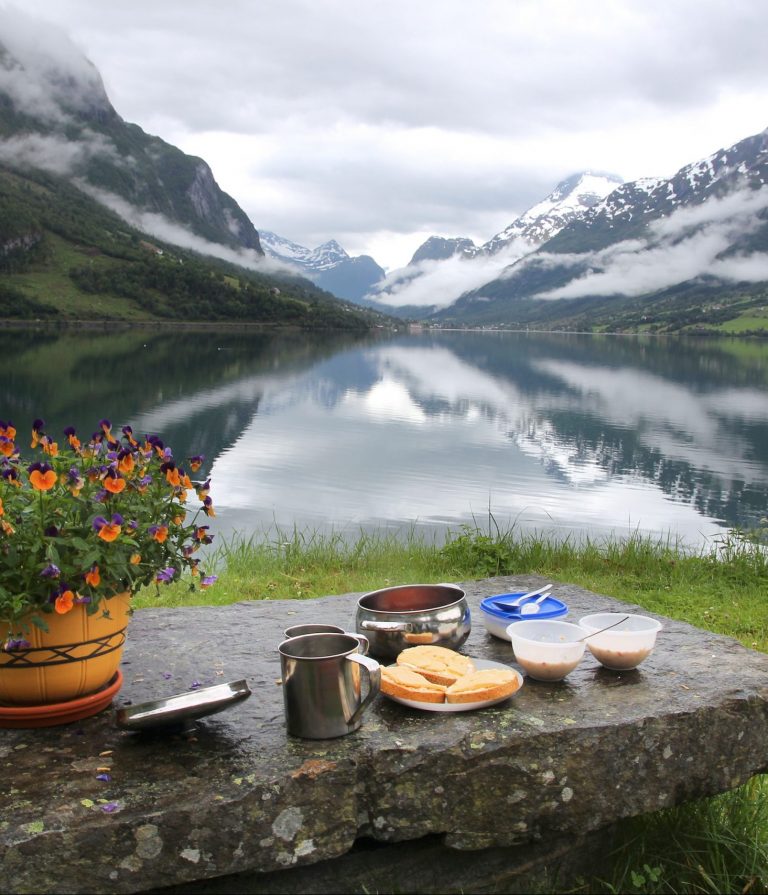 Breakfast With A View to the mountains.